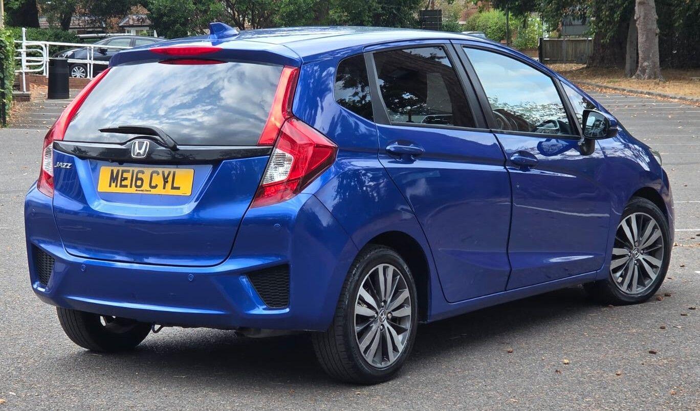 2016 Honda Jazz — photo 23